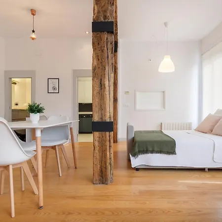 Muy Luminoso A 5 Min Del Centro De בילבאו