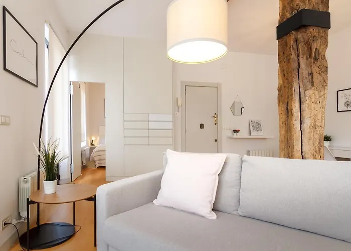 Muy Luminoso A 5 Min Del Centro De Apartamento Bilbau